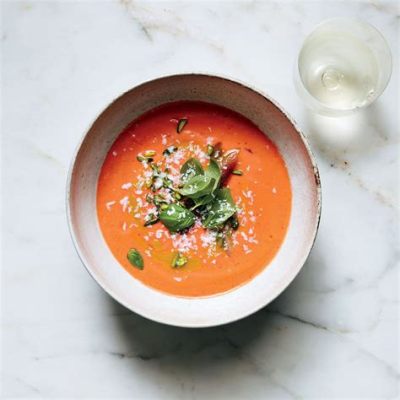  Gazpacho! İspanya'nın Valencia Bölgesinden Gelen Serin ve Leziz Bir Domates Çorbası!