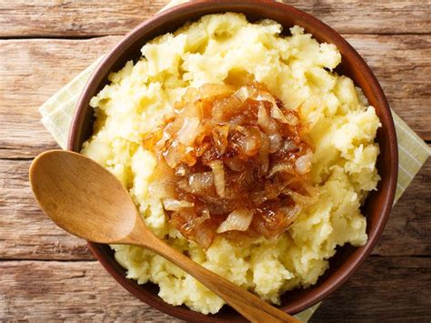  Himmel und Erde!  Bir Alman Klasikinin Sıcak Sarılışı: Patates Püresi ve Elma Soslu Apfelstrudel