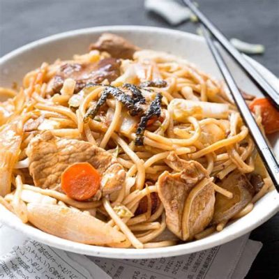  Omi Yakisoba: Lezzetli Bir Japon Noodle Deneyimi ve Izgara Lezzetiyle Buluşuyor!