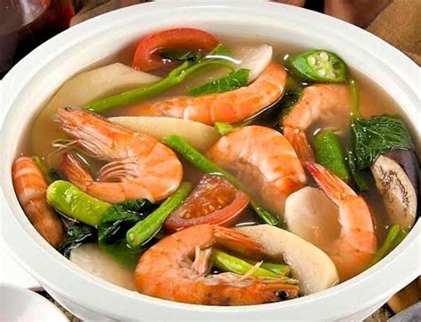  Sinigang na Hipon:  Ekşi ve Lezzetli Bir Deniz Ürünü Çorbası Deneyimi!