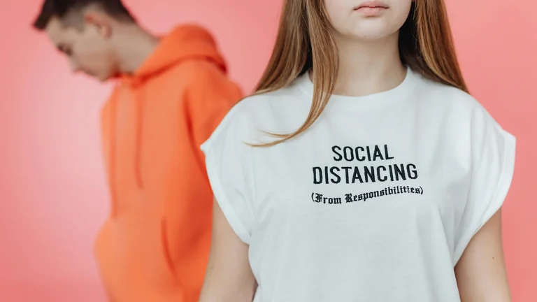Piadas Visuais ou Humor Verbal: A Grande Comparação